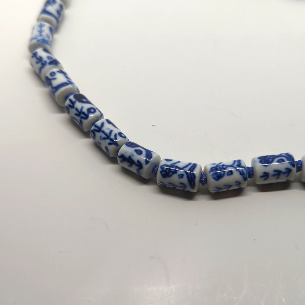 Vintage Floral Blue and White Porcelain Barrel Export Beads Necklace - Picture 7 of 13